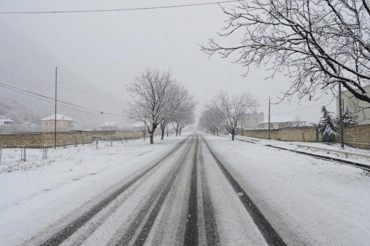 YAZDA QIŞ HAVASI:  Hansı ildə Bakıya aprel ayında qar yağıb?