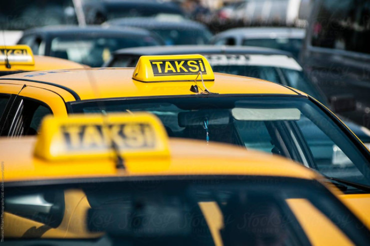 100-dən çox taksi sürücüsü  imtahandan kəsildi