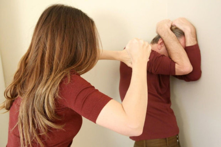 Bakıda arvad ərini döyüb  xəstəxanalıq etdi