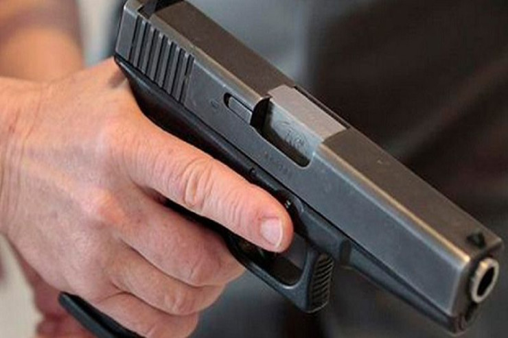 Evə eyvandan girib boşanmaq istəyən arvadını  öldürdü