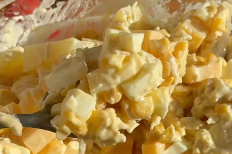 Ananas və toyuqlu  Havay salatı RESEPTİ 