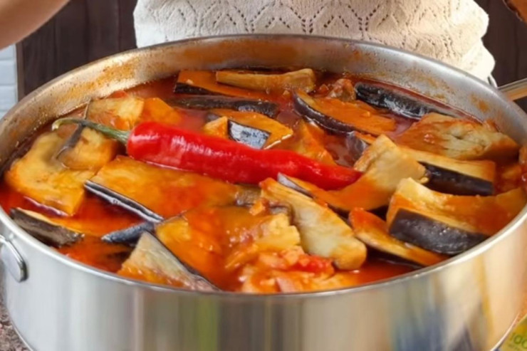 Pomidor sousunda badımcanlı toyuq - RESEPT 