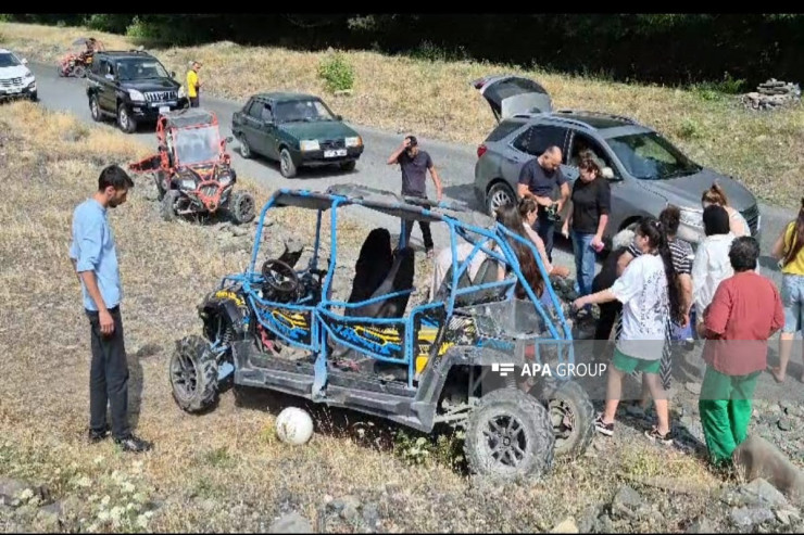 Qəbələdə  əcnəbi turistlər   qəzaya düşdü, yaralılar var 