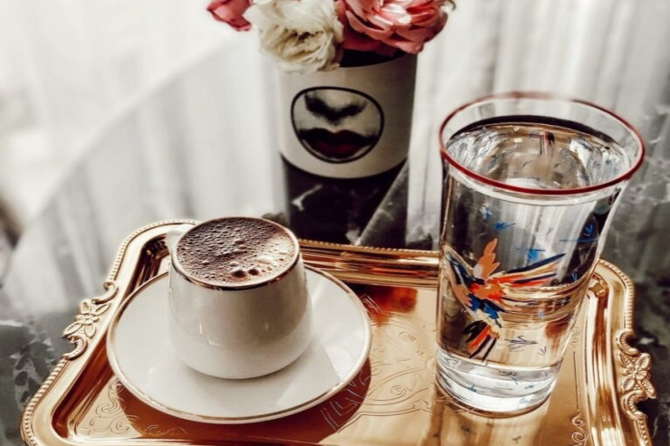 Namaz qılan adamlara qəhvə içmək olarmı?  - Onlarla salamlaşmaq  olmaz