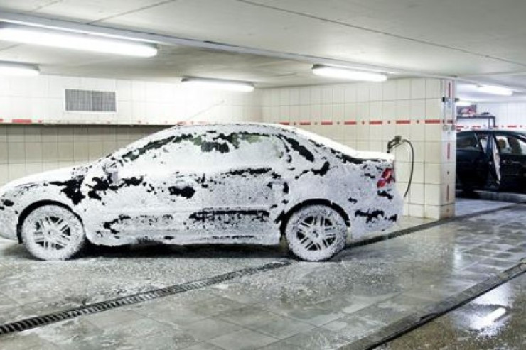 Bakıda "moyka"dan  müştərinin maşınını qaçıranlar TUTULDU 