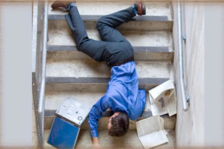 Bakıda DƏHŞƏT:  27 yaşlı oğlan 15-ci mərtəbədən yıxılıb öldü 