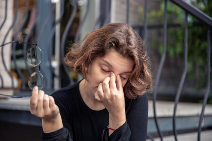 Gözlərdə sağlamlıq problemlərini göstərən 5 əlamət 