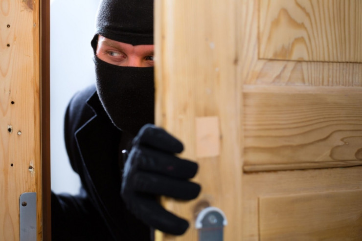 Binəqədidə evi soydular: görün, nələ aparıblar 