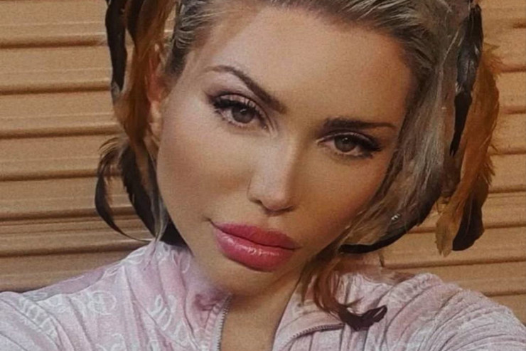 Realiti-şou ulduzu sevgilisinin başını  kəsdi