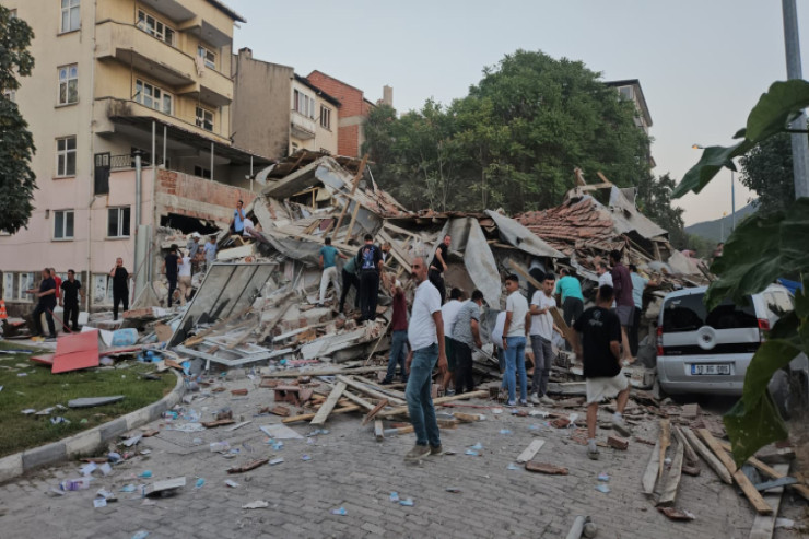 Türkiyədə ZƏLZƏLƏ:   29 yaralı, bir ölü var
