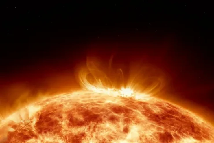 Günəşdə qeyri-adi partlayış  baş verdi