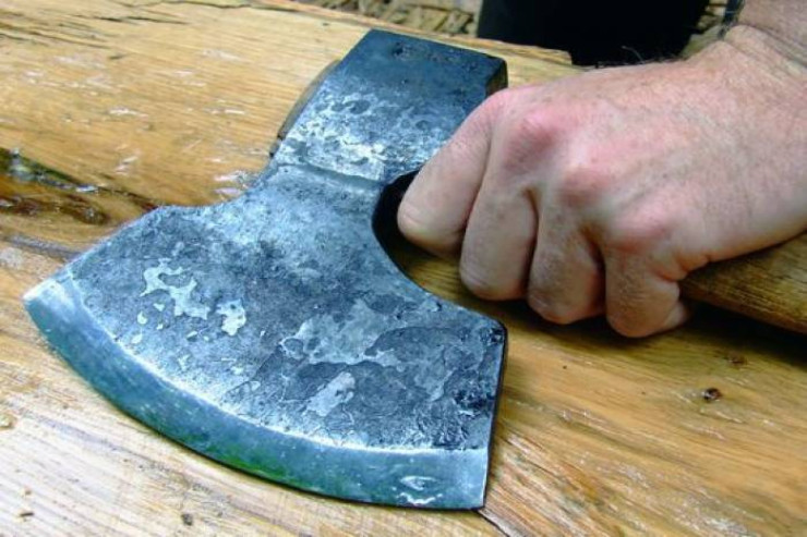 Qusarda DƏHŞƏTLİ QƏTL:  qaynını və arvadını BALTALADI  - YENİLƏNİB 