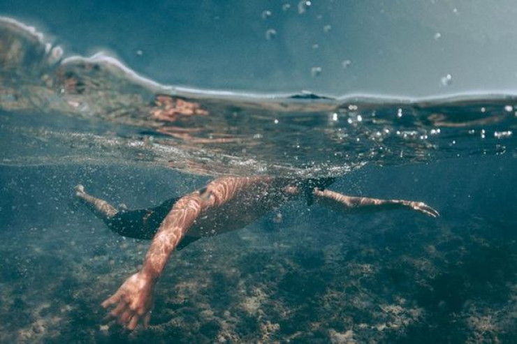 58 yaşlı yazıçı dənizdə boğuldu 