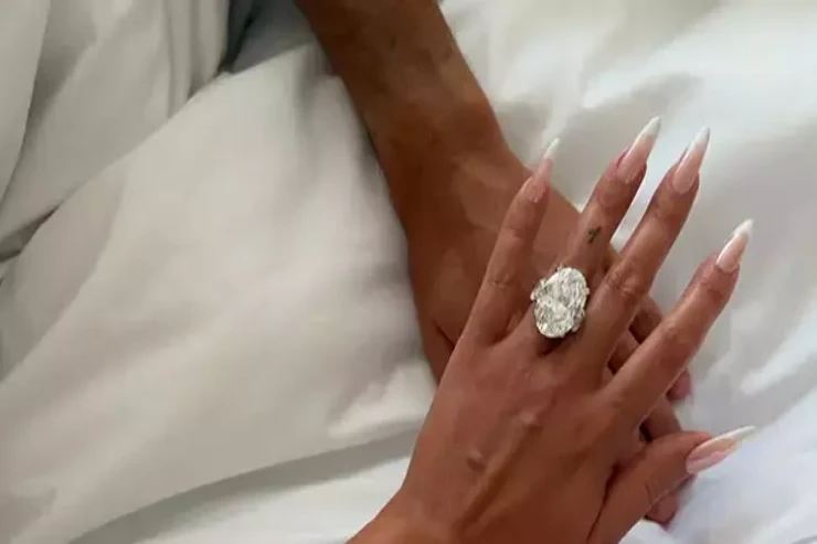 Ronaldonun sevgilisinə aldığı üzüyün qiyməti DODAQ UÇUQLATDI 