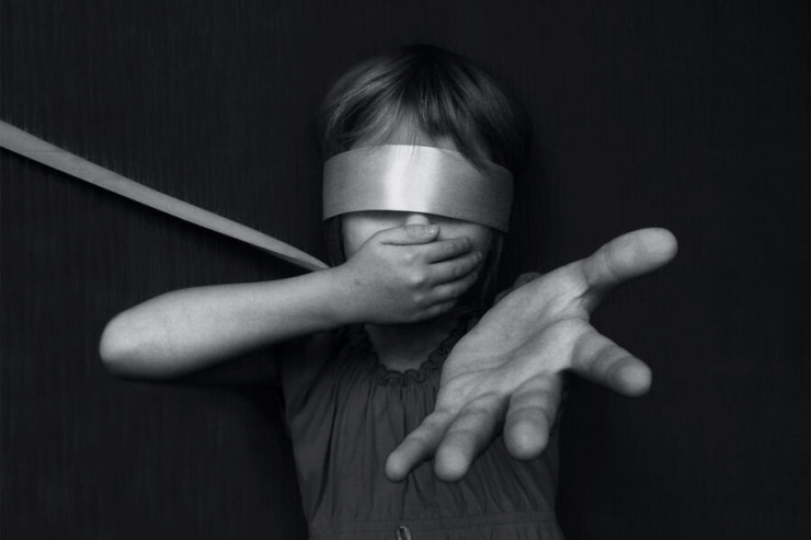 Qandonduran HADİSƏ:  ana şprislə uşaqlarının qanını çəkdi, fondlardan pul aldı