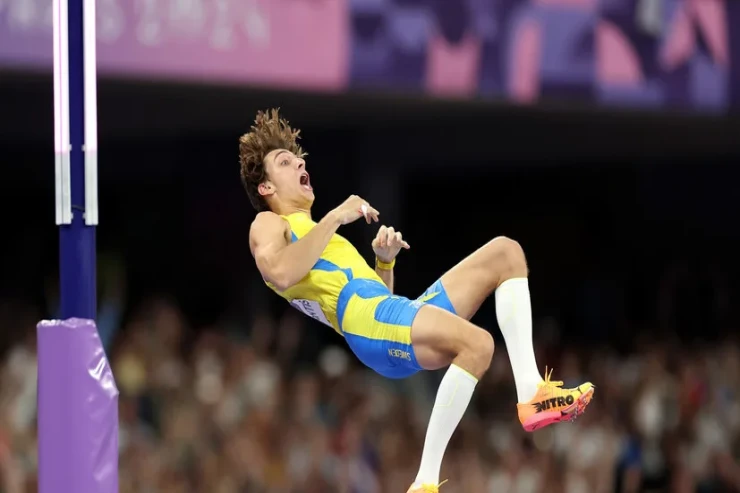 Armand Duplantis 13-cü dünya rekordunu  qırdı