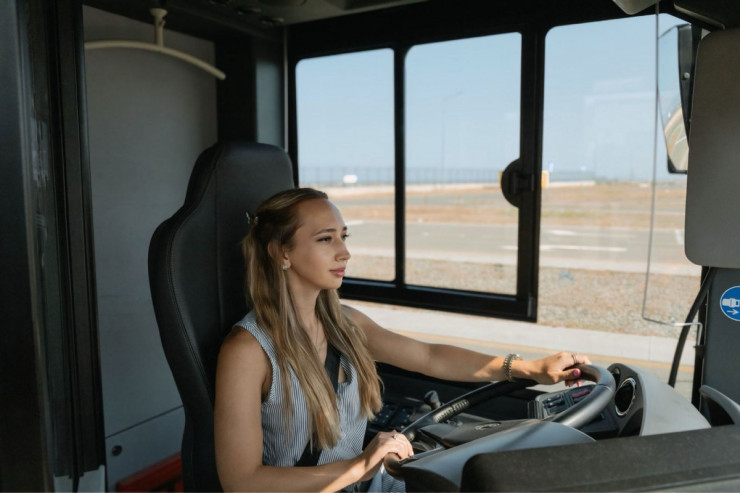 Azərbaycanda qadın  avtobus sürücüləri olacaq