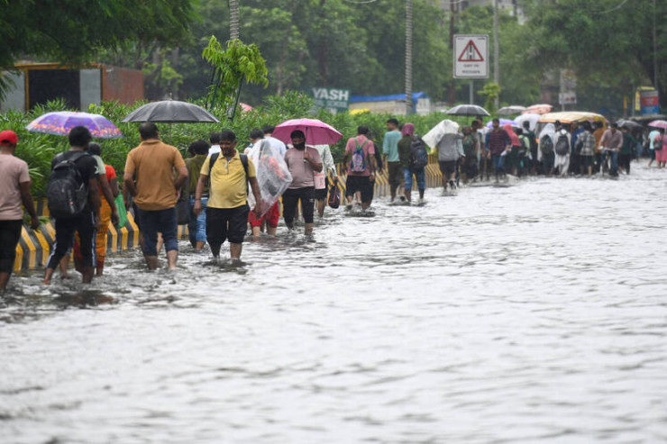 Qəfil leysan onlarla insanı öldürdü 