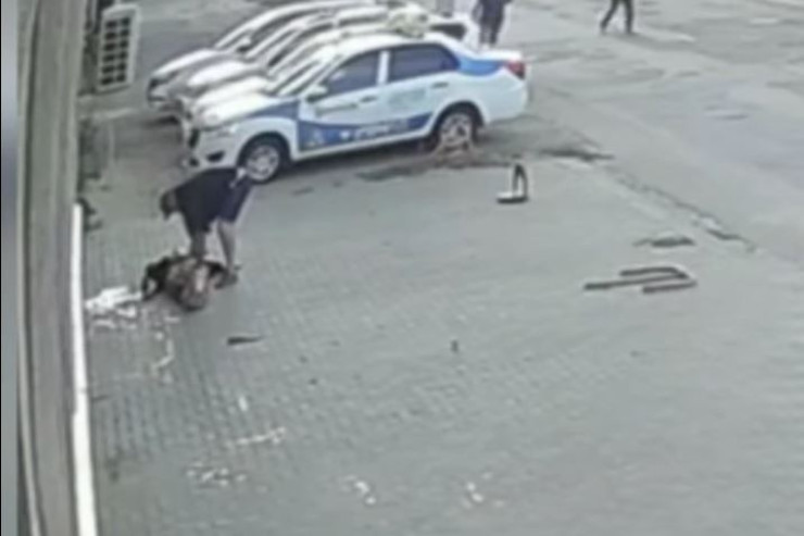 Qandonduran QƏTL:  hakimi öldürdü, cinsi orqanını kəsib ağzına qoydu