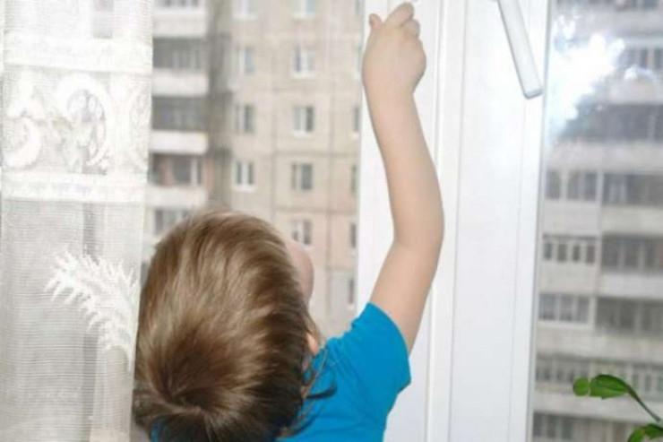 5 yaşlı uşaq 9-cu mərtəbədən  yıxılıb öldü