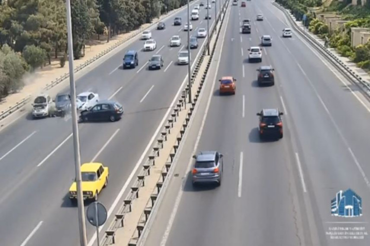 Bu səhər aeroport yolunda 1 nəfərin öldüyü qəzanın GÖRÜNTÜLƏRİ 