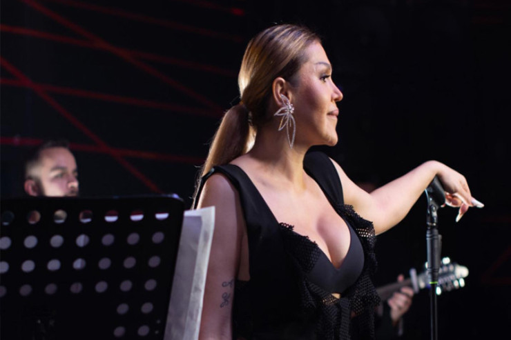 Rəqsanə İsmayılova kimdir?  - Yarım milyonluq dələduzluğa görə həbs edilən müğənni