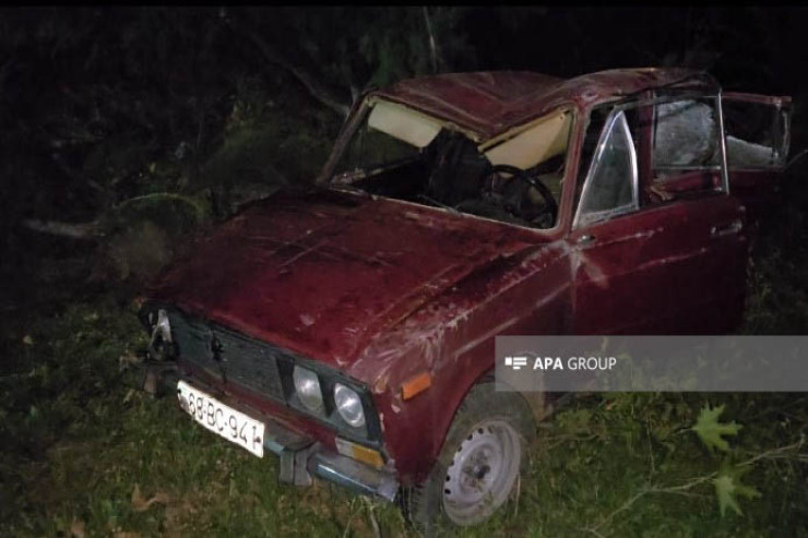 Naxçıvanda iki maşın toqquşdu - Biri dərəyə aşdı 