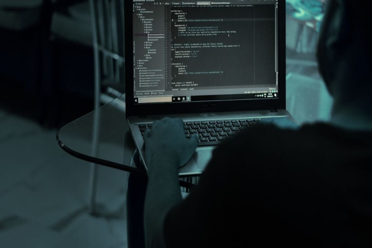 Bu şifrələr sizi ələ verir  - Kiberdələduzların üzü gülür