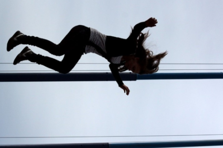 Gənc qadın 18-ci mərtəbədən  yıxılıb öldü