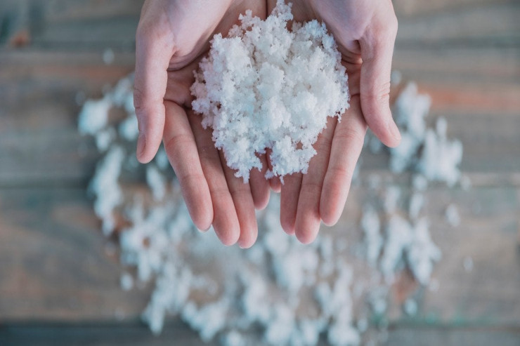 Qapının önünə bir az duz səpin və dinc yaşayın  - İNANCLAR