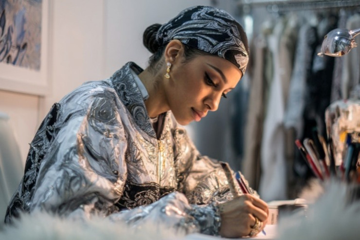 Qadınları Dəstəkləyən Dəb: Pinko Fəlsəfəsi