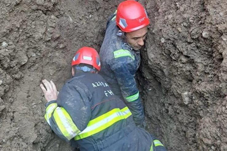 Qobustanda FACİƏ:  balıqçılar torpaq uçqununun altında qaldı, biri öldü 