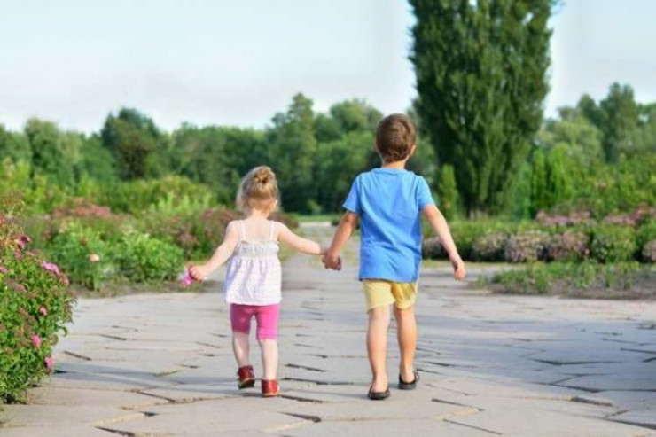 Kiçik uşaq böyüyü niyə qısqanır?  - Həll yolları