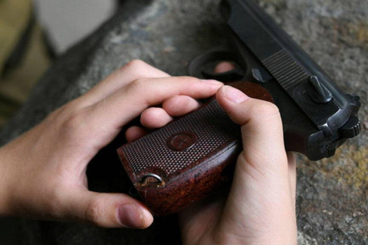 Polislə intim münasibətdə olan müstəntiq intihar etdi 