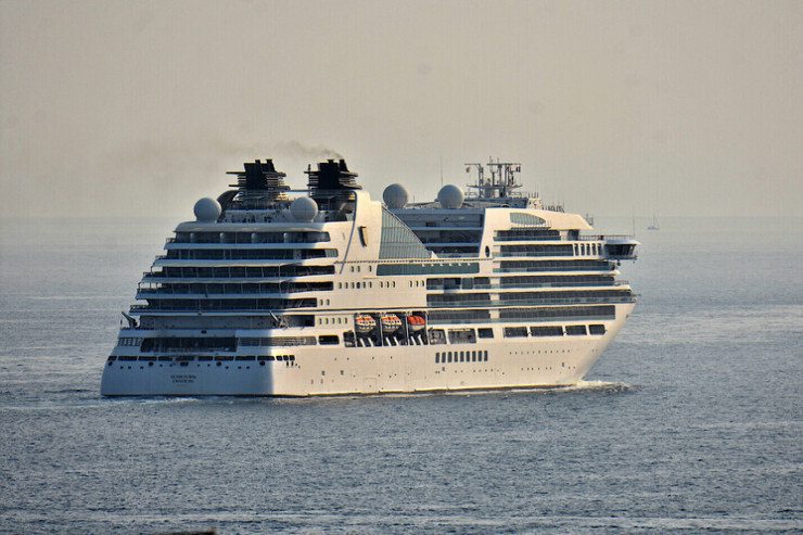 Gəmidə toyuq kotletlərinə görə kütləvi DAVA 