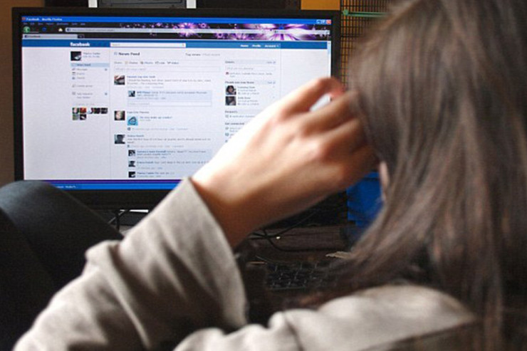 Saxta profillə sosial şəbəkədə təhqir edənlərin cəzası nədir? - CAVAB 