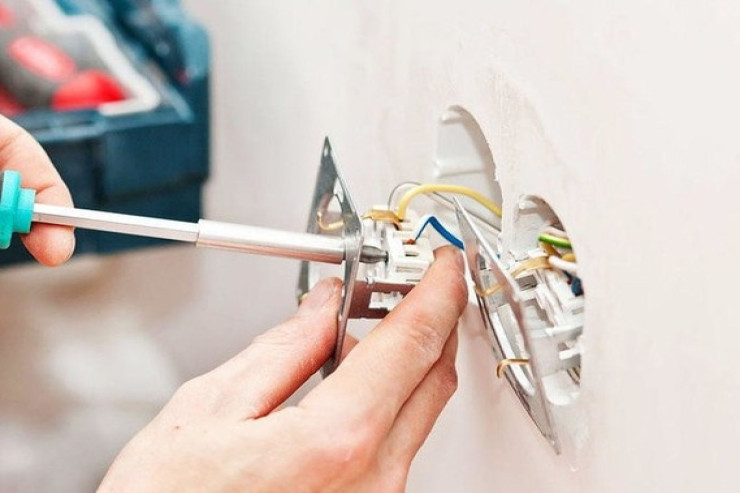 Bakıda ustanı öz evində cərəyan vurub öldürdü 