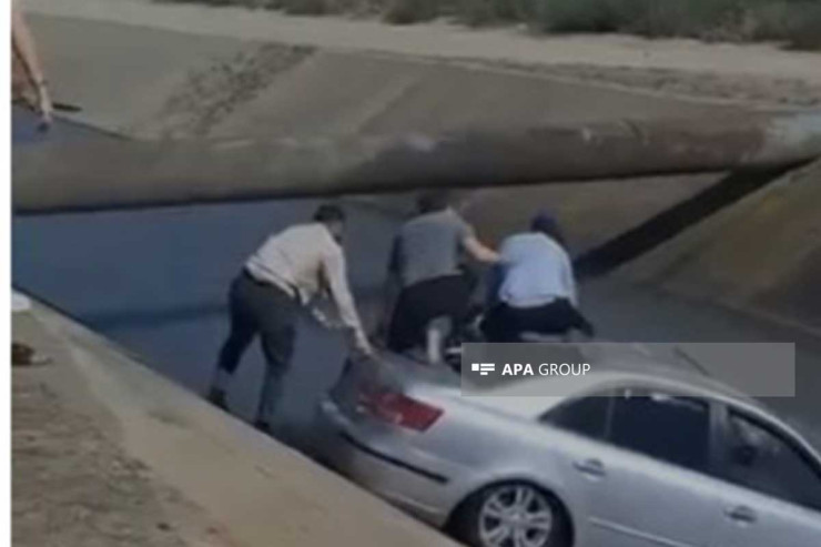 Atomobili kanala düşdü-VİDEO 