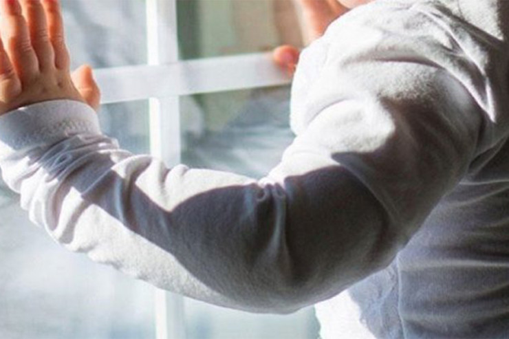 Abşeronda uşaq binadan yıxılaraq öldü