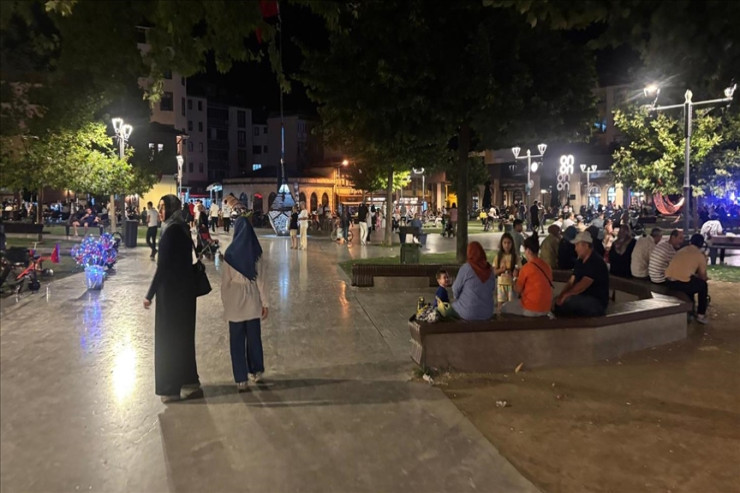 Ard-arda üç dəfə güclü zəlzələ - İnsanlar küçələrə axışdı 