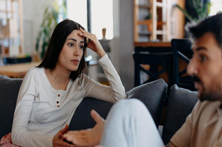 Sevgilinizin sizdən uzaqlaşdığını göstərən 6 ƏLAMƏT 