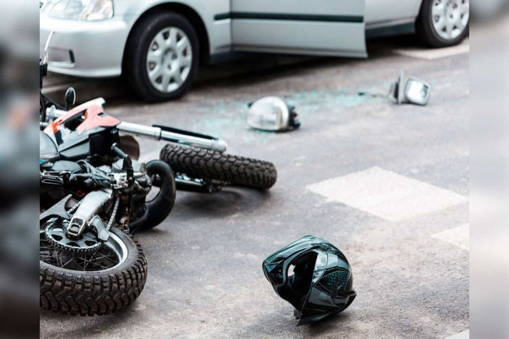 Gəncədə minik maşını motosikletlə toqquşdu, xəsarət alanlar var - YENİLƏNİB 