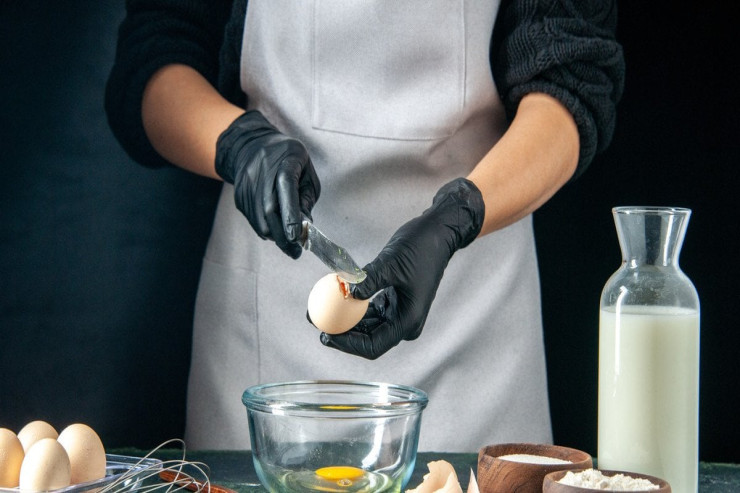 Niyə yumurtanı bıçaqla qırmamalısınız:  hətta təcrübəli evdar qadınlar da bunu bilmirlər 