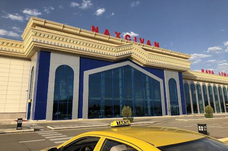Naxçıvan hava limanında 10 minlik OĞURLUQ:  saxlanılanlar var