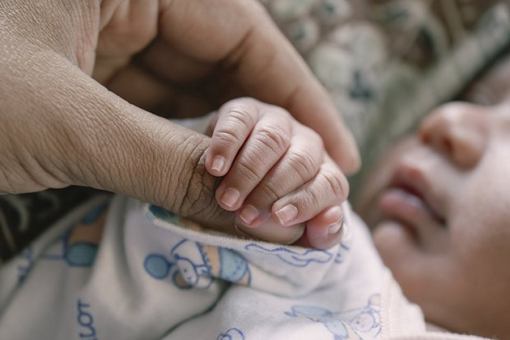 55 yaşlı qadın 17-ci övladını  doğdu