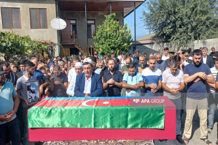 İtkin düşən şəhidlərin qalıqları dəfn olundu  - YENİLƏNİB 