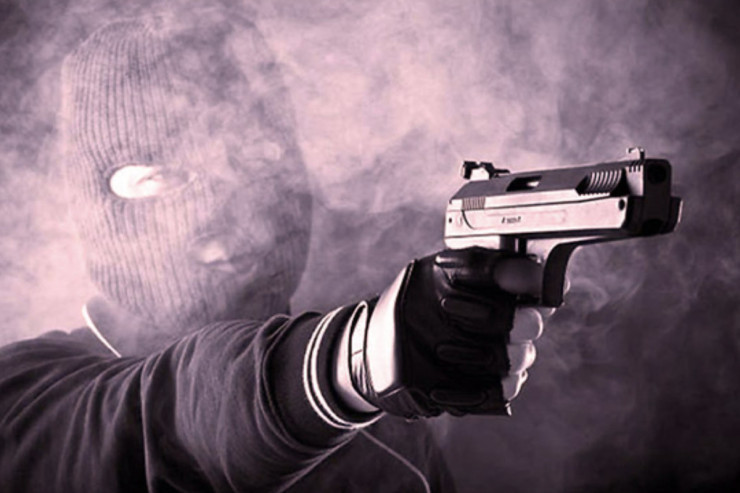 Məmur evinin önündə öldürüldü - SUİ-QƏSD 