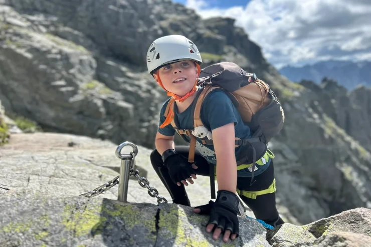 9 yaşı var - 700-dən çox zirvəni  fəth edib