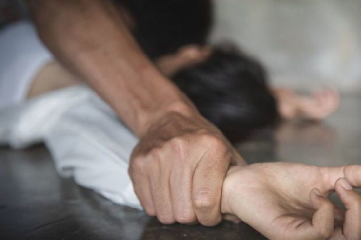 Əmisi oğlunun nişanlısını zorladı 