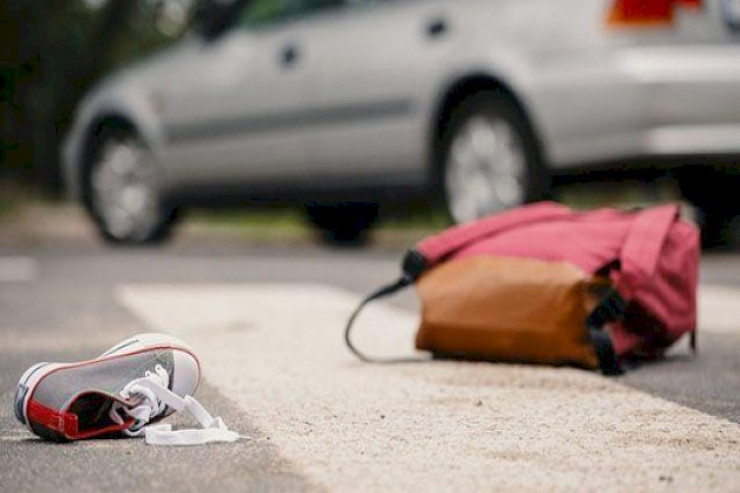 Gəncədə maşın 15 yaşlı qızı vurdu